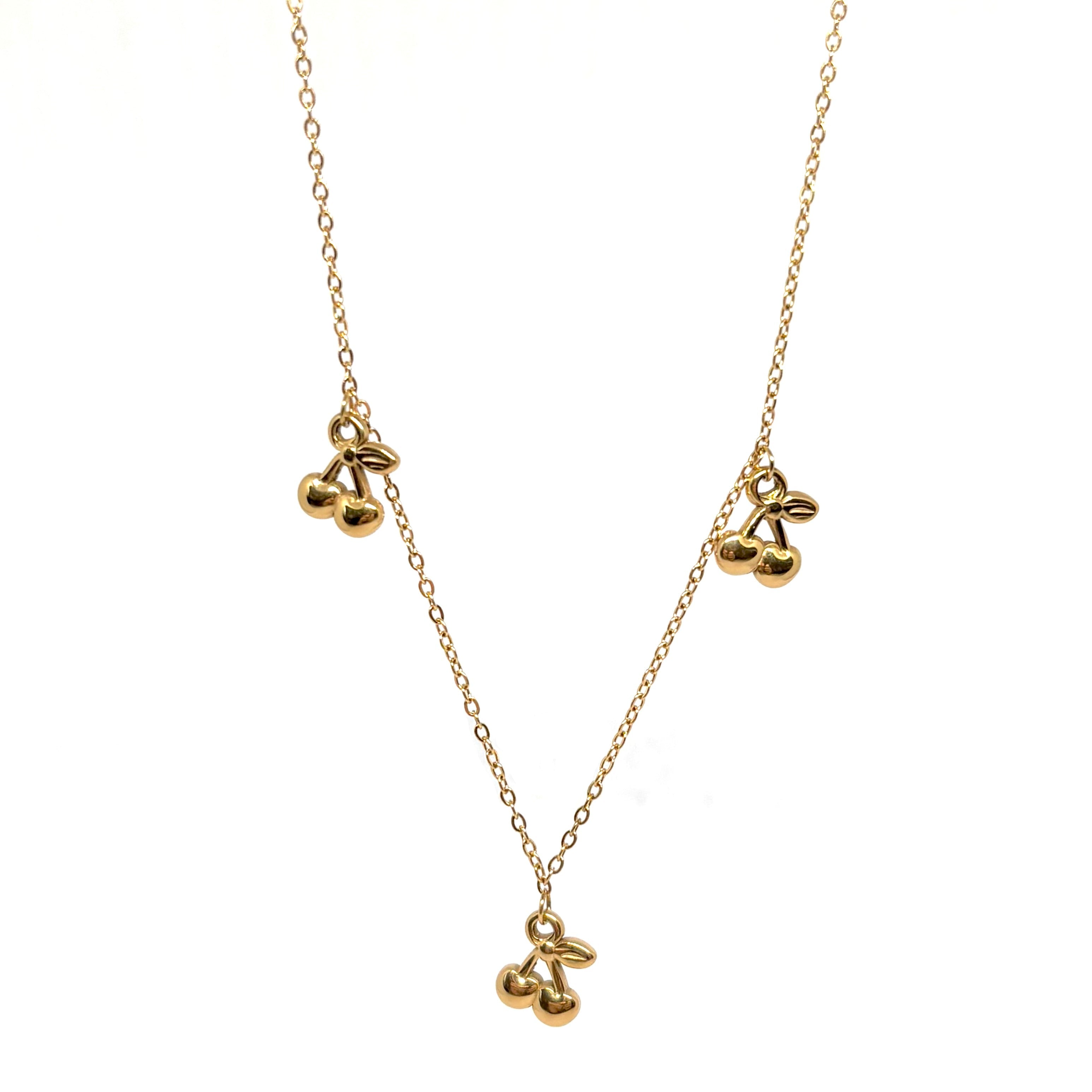 collier femme en acier inoxydable doré avec pendentif trois cerises stylisées sur chaîne fine 40 + 5 cm, bijou gourmand et tendance à offrir